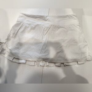 Lululemon white tennis skirt; women’s size 4